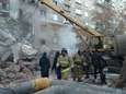 Flatgebouw deels ingestort in Rusland: “Vier doden. Acht mensen, onder wie een kind, levend vanonder puin gered”