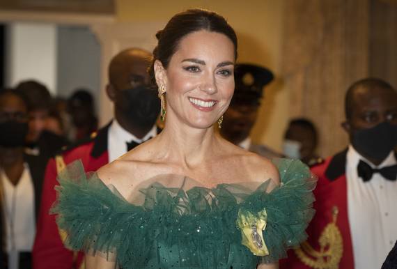 Hertogin Kate straalt in off-shoulder prinsessenjurk mét glitters
