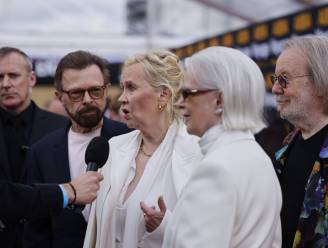 Abba houdt mini-reünie tijdens eerste verjaardag hologramshow: "Het tweede jaar is begonnen!”