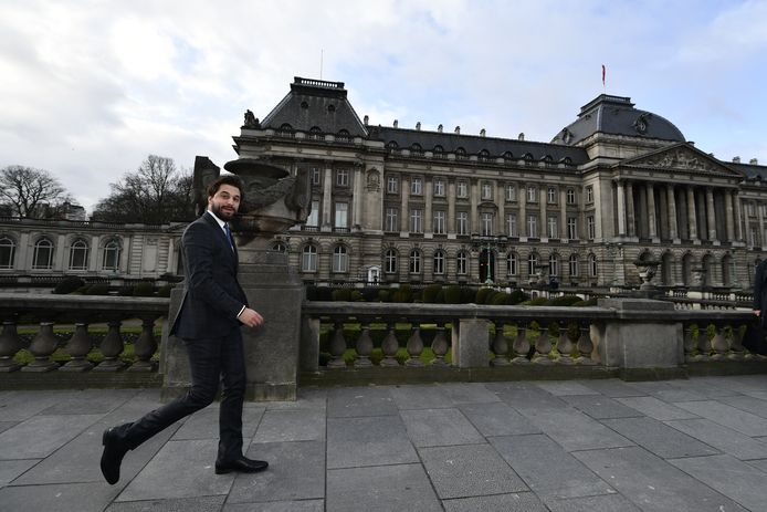 MR-voorzitter Georges-Louis Bouchez bij aankomst aan het koninklijk paleis in Brussel.