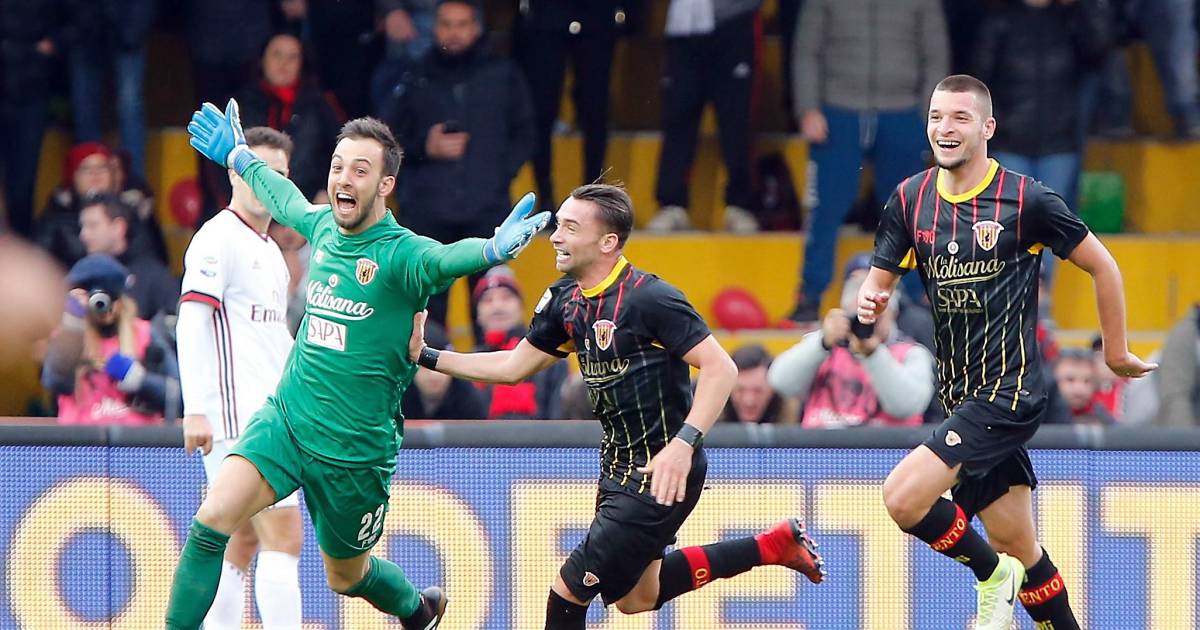 Keeper Benevento na gelijkmaker tegen AC Milan: Ik leef in een droom |  Buitenlands voetbal | AD.nl