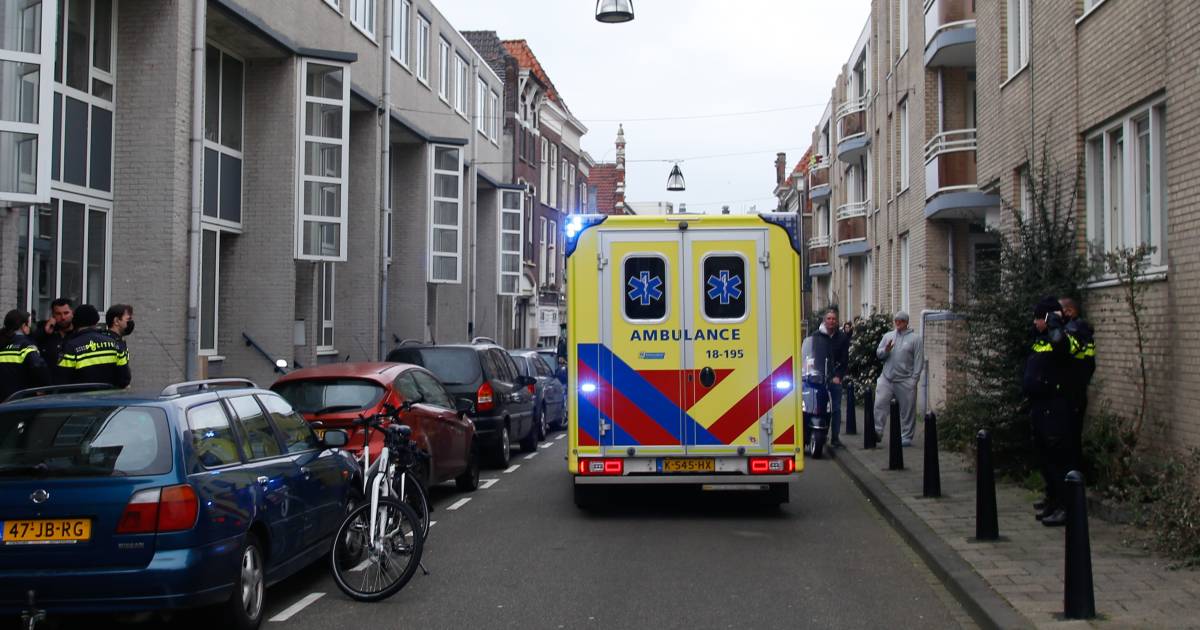 Donderdagmiddag jongeman raakt gewond bij steekpartij in Dordrecht, dader voortvluchtig.