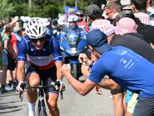 Opnieuw eist toeschouwer in Tour de France negatieve hoofdrol op: Franse kampioen tegen de grond gewerkt