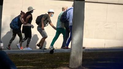 Man betrapt zakkenrollers in Brussel op heterdaad terwijl hij hen filmt