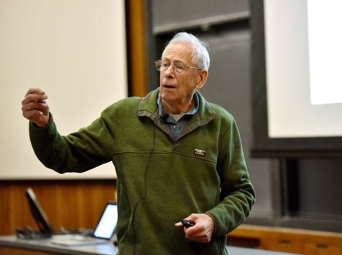 James Peebles kreeg in 2019 de Nobelprijs voor Natuurkunde.