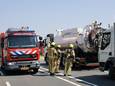 De vrachtwagen in brand in Honselersdijk.