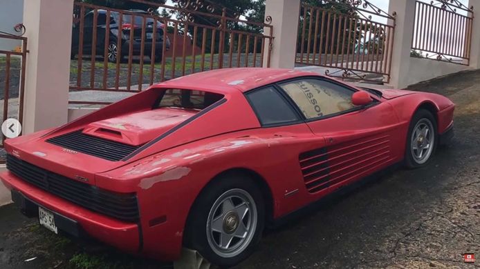 Deze Ferrari Testarossa staat al zeventien jaar stil