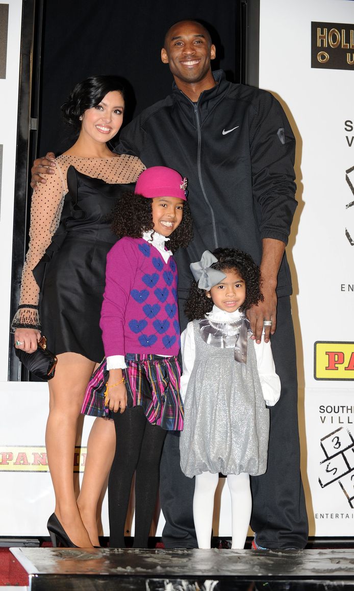 Kobe Bryant met vrouw Vanessa en twee van zijn vier dochters Natalia Diamante en Gianna Maria-Onore.