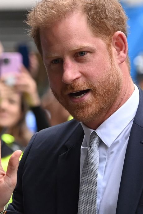 Le prince Harry à la charge contre la presse à scandale pour son deuxième jour à la barre des témoins