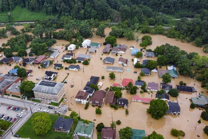 Huizen onder water in de Kentucky Rivier bij Jackson, Kentucky.