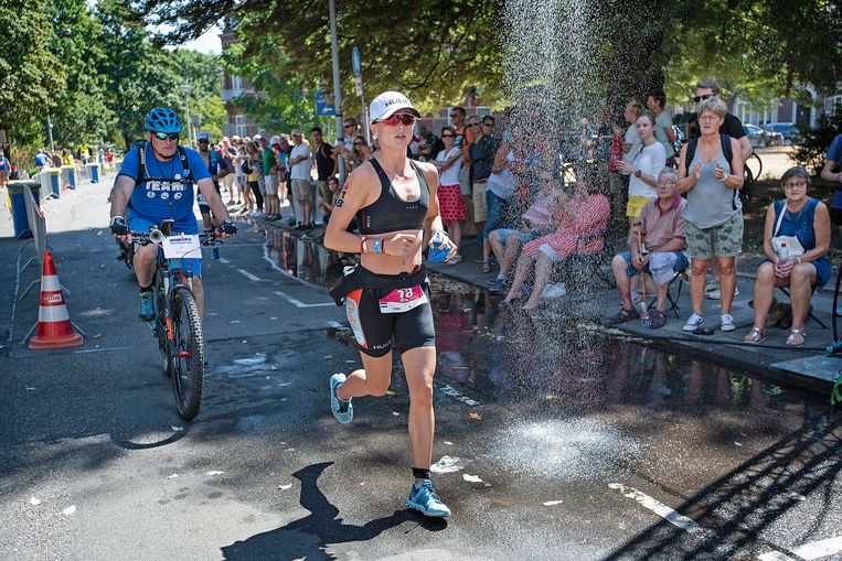 Els Visser pakte de draad weer op na een noodlottige schipbreuk in Indonesië en won dit jaar de Ironman Triathlon in Maastricht