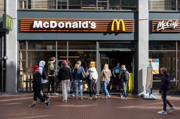 Ook de McDonald’s kwam je voor de lockdown alleen maar in met QR-code