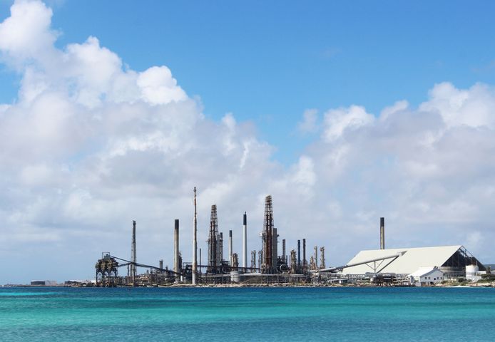 De CITGO-raffinaderij op Aruba.