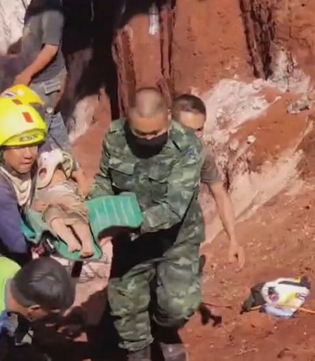 Une fillette sauvée après avoir passé 18 heures piégée dans un puits en Thaïlande