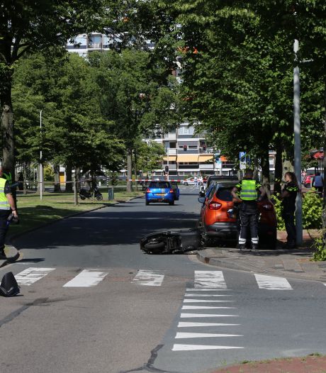 Scooterrijder zwaargewond geraakt na aanrijding met personenauto op Meppelweg 