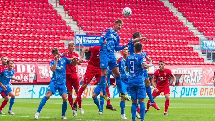 Het beeld van de wedstrijd tegen Holstein Kiel in de voorbereiding keert komende zaterdag terug: lege tribunes bij een wedstrijd van FC Twente.