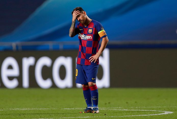 Lionel Messi treurt tijdens de afgang tegen Bayern München afgelopen vrijdag: 2-8.