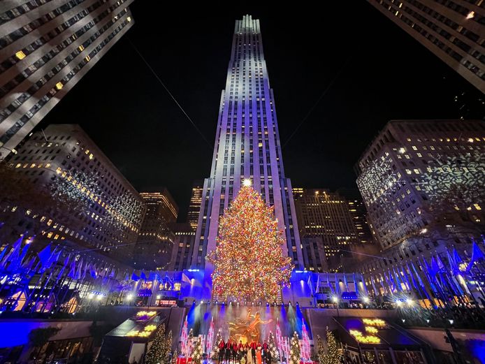 Nu de lichtjes van de iconische kerstboom in het Rockefeller Center zijn aangestoken, zijn de feestdagen officieel aangebroken.