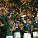 ‘Geen witte sport, geen zwarte’: Zuid-Afrika viert gebroederlijk overwinning van rugbyteam
