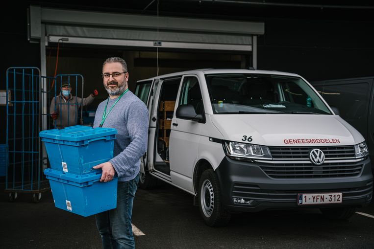 Kris Van De Mergel, chauffeur bij Belgium Pharma. Beeld Wouter Van Vooren