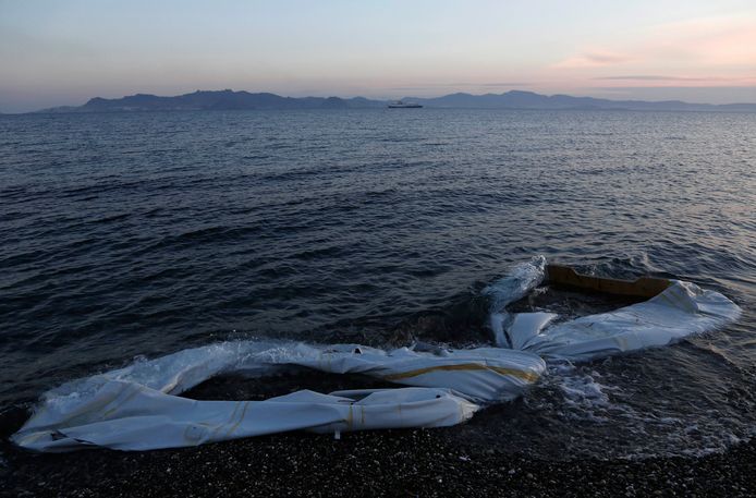 Illustratiefoto. Opblaasbare bootjes aan de Griekse kust.