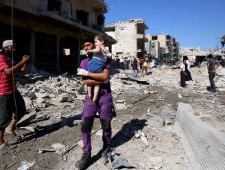 Zeker 16 burgerdoden bij luchtaanval op markt in noordwesten van Syrië