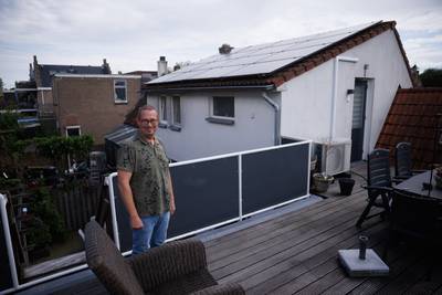 Zonnepanelen op hun huis in beschermd dorpsgezicht? Dan moet Hans het hele dak vervangen: ‘Hoe duurz