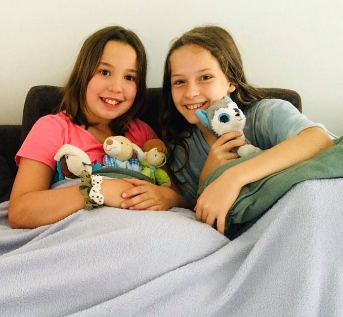 Nora (links) en Muka (rechts) zijn de helden van het jaar in Deinze: vrijdag redden ze een zesjarige jongen van de verdrinkingsdood.