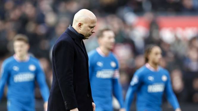 Arne Slot trots op Feyenoord na remise tegen PSV: ‘Dit is hoe je een topwedstrijd wil spelen’