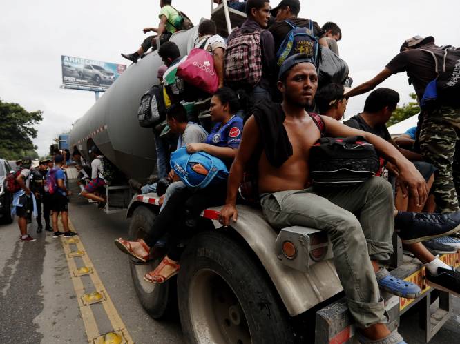 Mexicaanse politie pakt tientallen in vrachtwagen verstopte migranten op