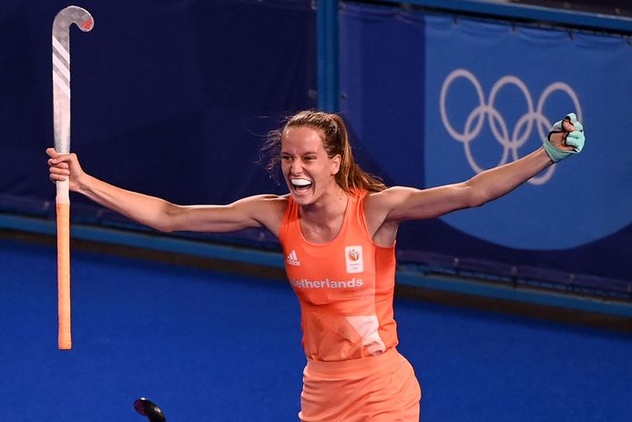 Felice Albers viert haar openingstreffer.