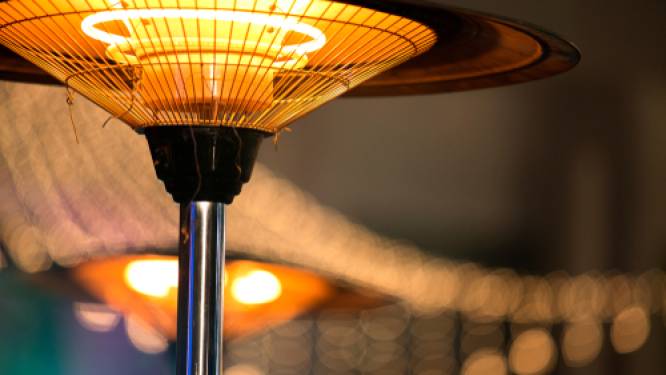 Zoveel betaal je om je elektrische terrasverwarming een uur te laten branden