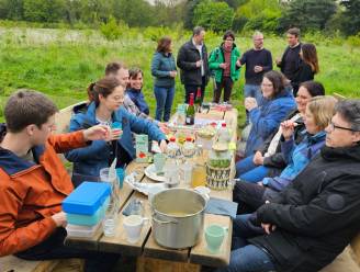 Natuurpunt en RC Pastel vieren samenwerking in Kauwendaal met inhuldiging picknicktafel: “Win-win voor iedereen”