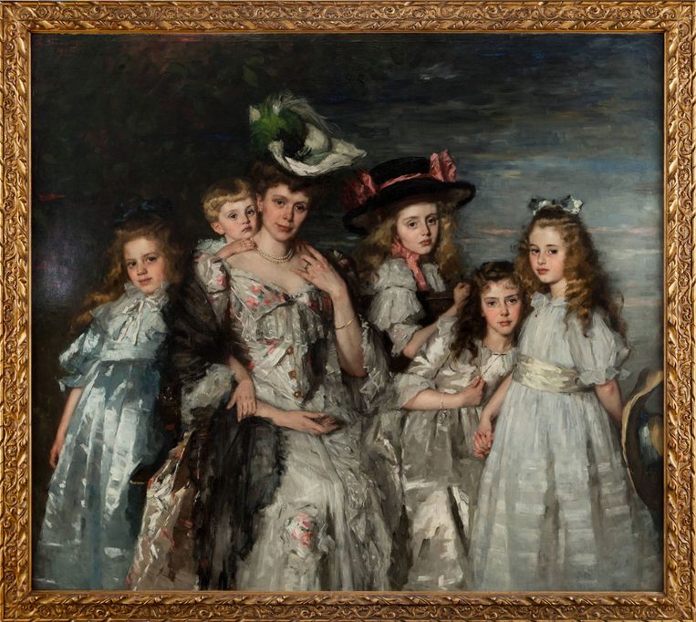 Portretgroep van mevr. A.G.M. van Ogtrop-Hanlo (1871-1944) met haar vijf kinderen, in 1906 geschilderd door Thérèse Schwartze.
 Beeld CMU /Adriaan van Dam