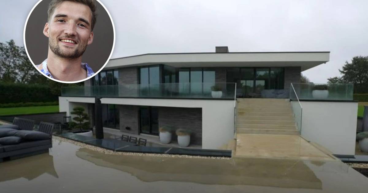 Youtuber Gio Latooy showt zijn enorme, luxe villa van 2,5 miljoen in Sint Willebrord: ‘Check dit uit