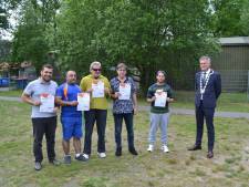 Asielzoekers die in Oisterwijk ‘meedoen’, krijgen schouderklopje van de burgemeester