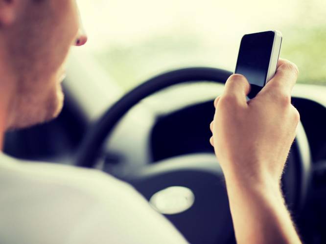Smartphone achter het stuur even gevaarlijk als alcohol