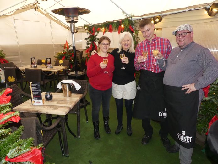 Wilhelm en David met enkele goede klanten Nele en Rita.