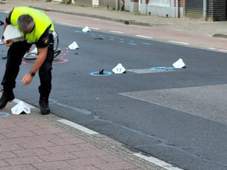 Motorrijder botst op fietser (76) en laat slachtoffer gewond achter, politie zoekt in Tilburg naar doorrijder
