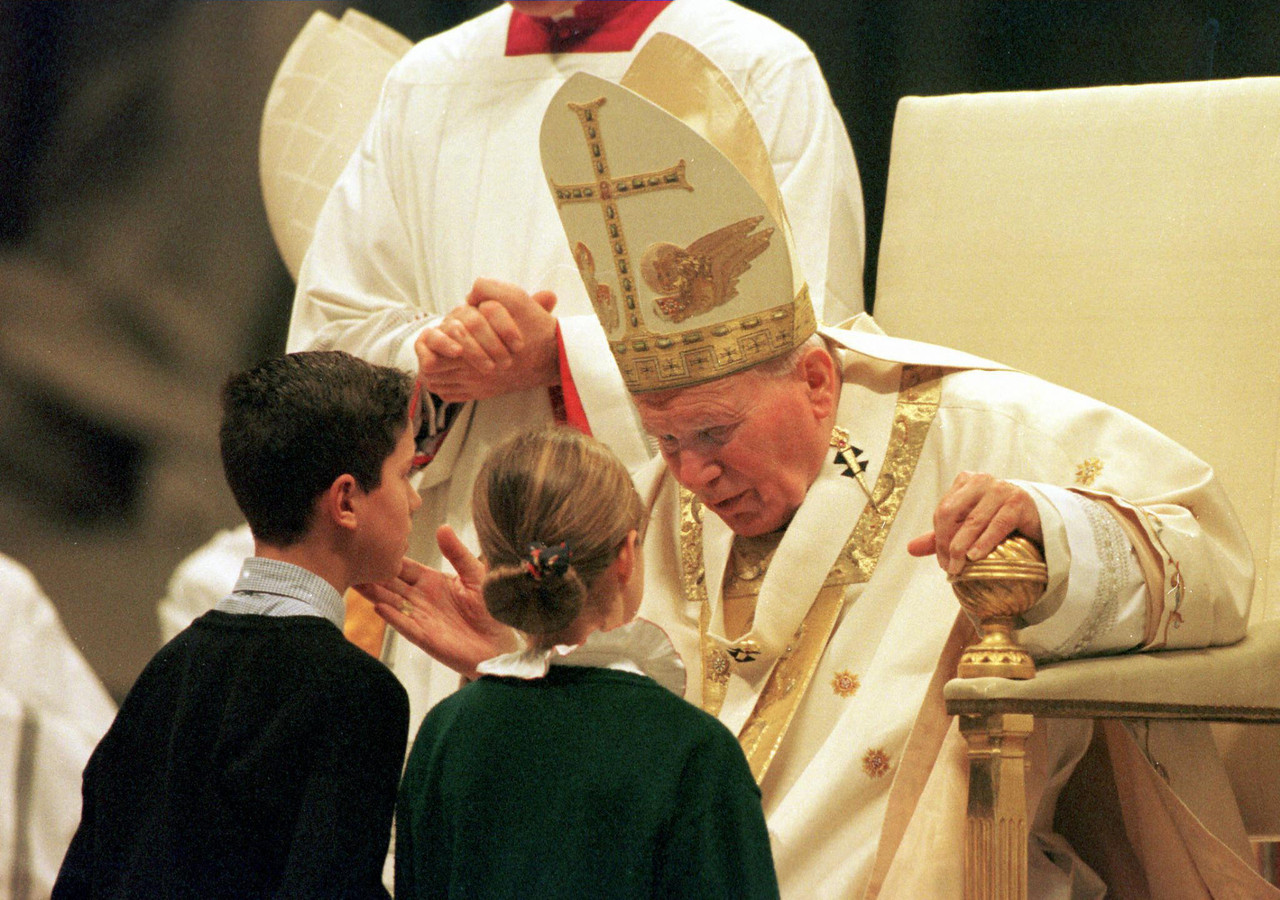 Paus Johannes Paulus II verdoezelde kindermisbruik in Poolse kerk toen