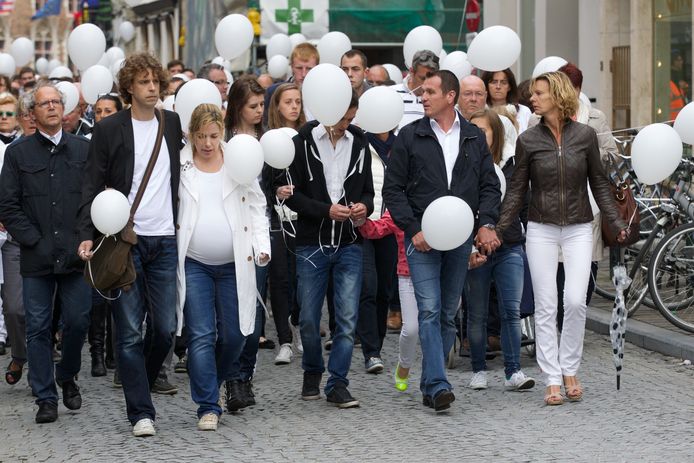 Vrienden en familie hielden  enkele dagen na de dodelijke steekpartij een witte mars ter nagedachtenis van  Mikey Peeters . Ook de Brugse burgemeester Renaat Landuyt was aanwezig.
