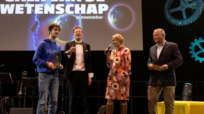 Student Lars Pos (18) wint Robbert Dijkgraaf Essayprijs: ‘Wat is het nut van wiskunde?’