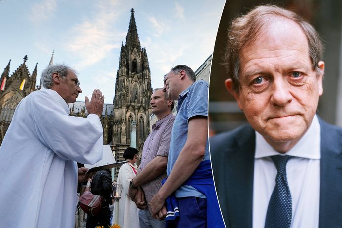 Een homoseksueel koppel wordt gezegend voor de Dom in Keulen, Duitsland. / Kerkjurist Rik Torfs (KU Leuven).