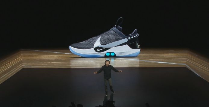 Verrijking Drank Geheugen Nike kondigt 'smartschoen' aan met zelfstrikkende technologie | Tech | AD.nl