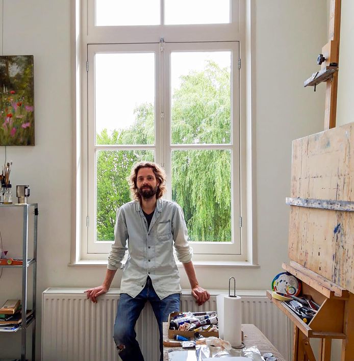 Kunstschilder Richard van Mensvoort uit Megen in zijn atelier.