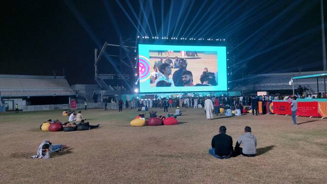 Voetbal kijken in de armste wijk van Doha: hier vind je geen vrouwen, Qatari en toeristen