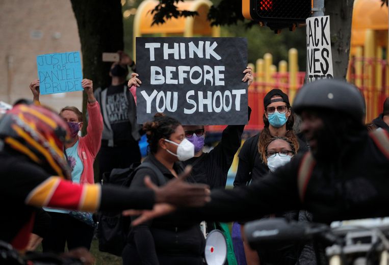Manifestanten tijdens een demonstratie voor gerechtigheid voor Daniel Prude in Rochester. (05/09/2020) Beeld REUTERS