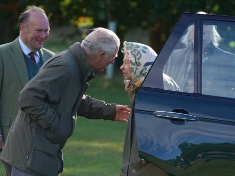 Des images rassurantes de la reine Elizabeth II, aperçue au volant