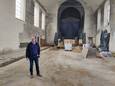 Schepen Renaat Vandenbulcke (N-VA) in de Sint-Franciscuskerk waar de werken volop aan de gang zijn