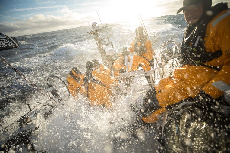 Zeilers tijdens de zevende etappe van de Volvo Ocean Race, waarin Kaap Hoorn gerond moet worden. Beeld Sam Greenfield/Volvo Ocean Race
Sam Greenfield/Volvo Ocean Race